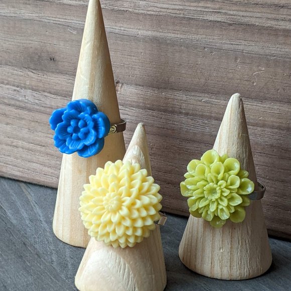 Floral Resin Rings Set of 3 - Blue Cherry Blossom, Yellow Mum, Green Dahlia - Picture 2 of 13